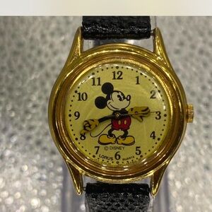 Disney ^^^ Lorus ^^^ Collectors # Gold Mickey Mouse Watch / Black Strap ^^^